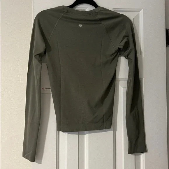 NWT Lululemon Swiftly Tech Long Sleeve Shirt 2.0 - waist length size 4 - Picture 2 of 4